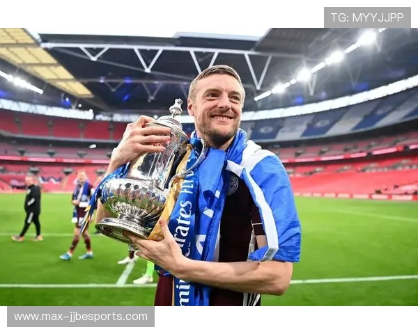 足球明星崛起之路：从草根到巅峰的奋斗历程与荣耀时刻