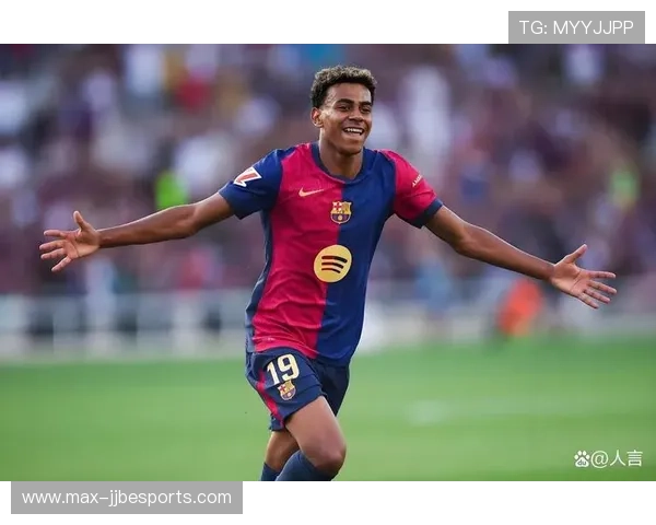 足球球星背后的秘密理发师是谁揭秘他们与发型的独特缘分 足球球星背后的秘密理发师是谁揭秘他们与发型的独特缘分